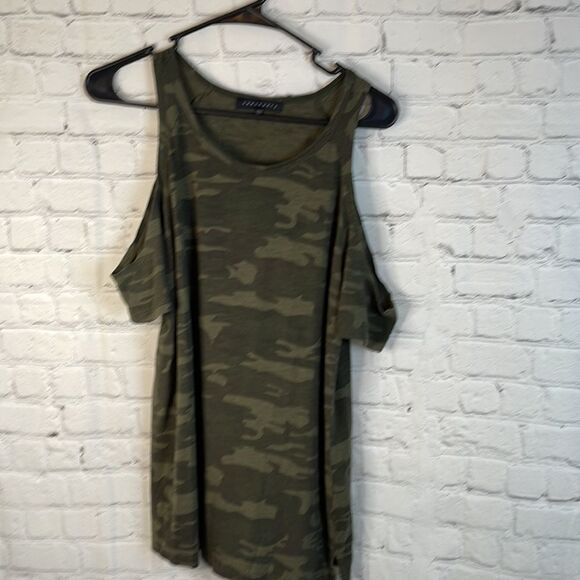 Sanctuary Women’s Camouflage Cold Shoulder Tshirt, Size Small - Picture 1 of 5